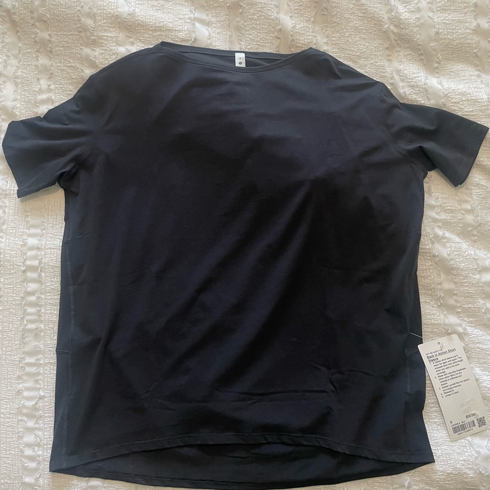 Women’s lululemon back in action black short sleeve t shirt size 6